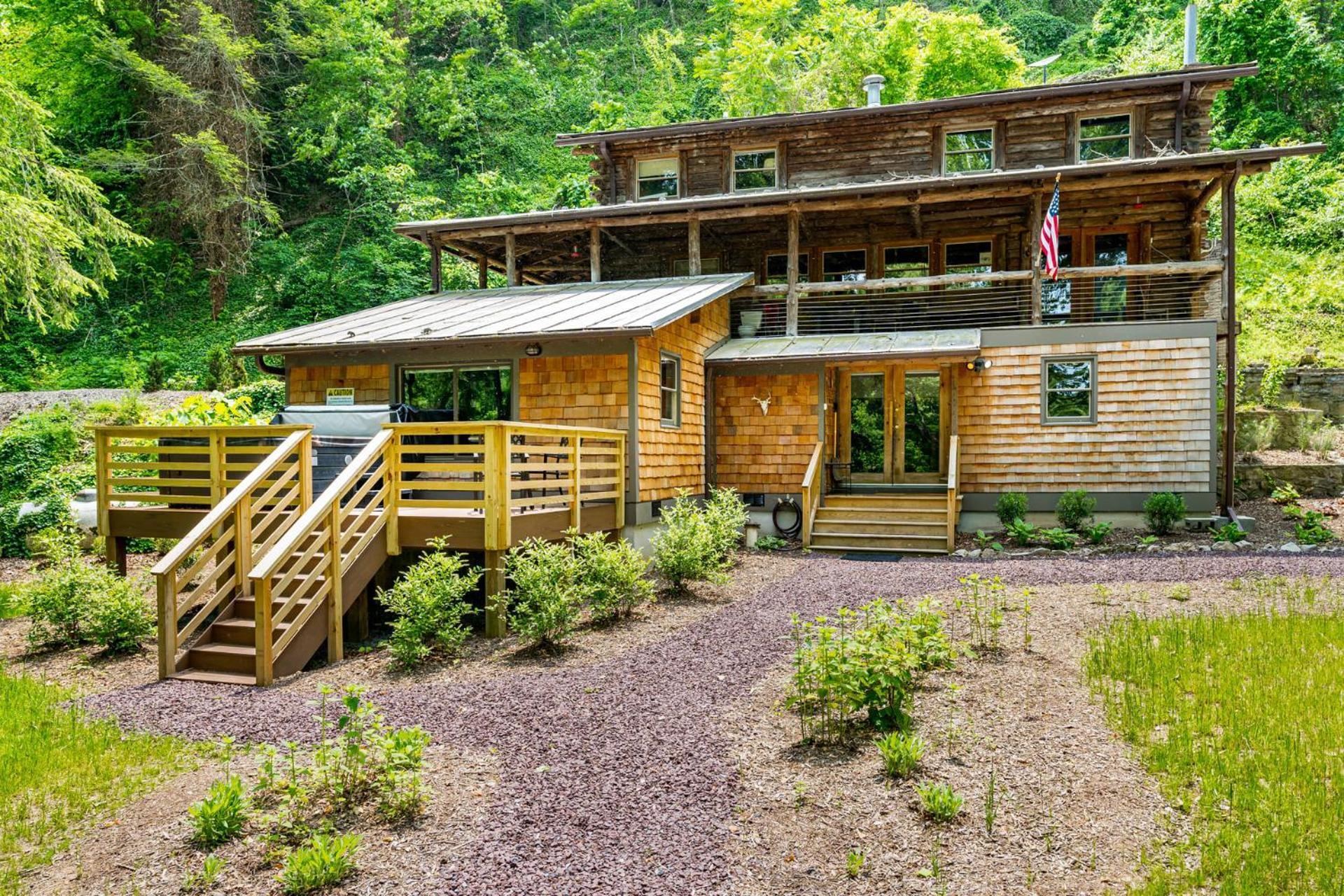 Riverside Log Cabin W Hot Tub Fire Pit Huge Deck Rileyville Exterior foto
